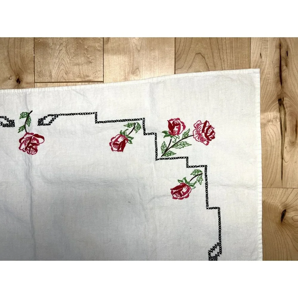 Rose‎ Embroidered Tablecloth
